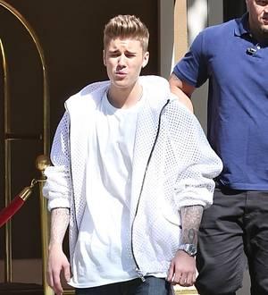 Justin Bieber sued by photographer over restaurant stand-off