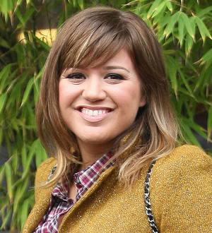 Kelly Clarkson is engaged