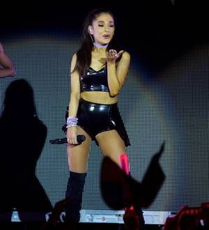 Ariana Grande treats fans to impromptu tea party