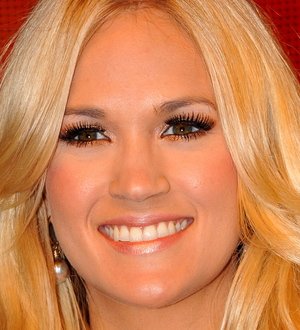 Carrie Underwood visits children's hospital