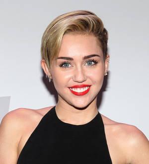 Miley Cyrus named 2013 MTV Artist of the Year