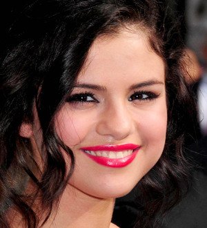 Selena Gomez Blasts Justin Bieber Dating Rumours
