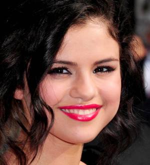 Selena Gomez Blasts Justin Bieber Dating Rumours