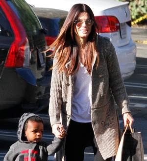 Bullock and Jolie among moms honored by Parents magazine