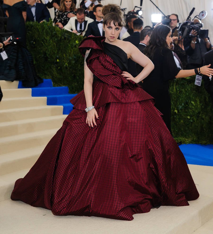 Lena Dunham cleaning out closet for charity
