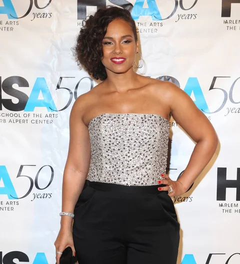 Alicia Keys is fed up of wearing make-up