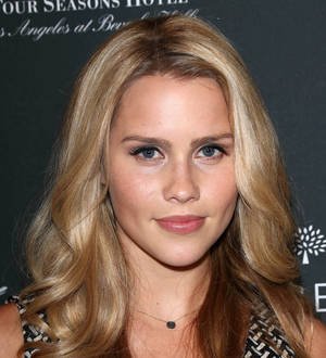 Claire Holt leaves The Originals
