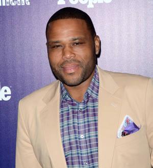 Anthony Anderson impersonates Sam Smith at BET Awards