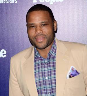 Anthony Anderson impersonates Sam Smith at BET Awards
