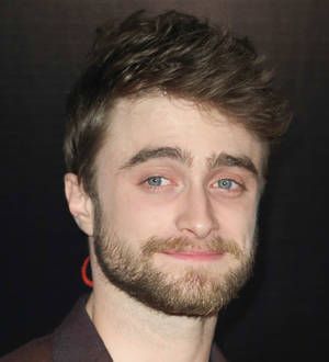 Daniel Radcliffe learns tricks from magician