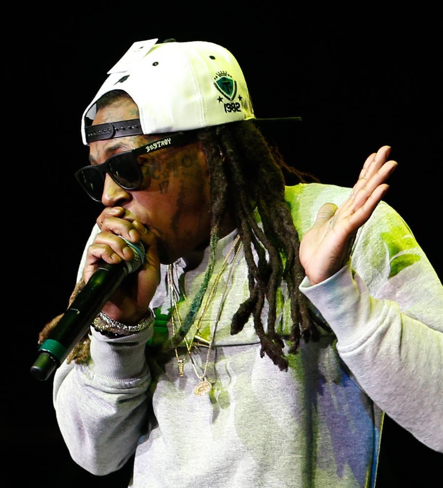 Lil Wayne sued by American Express for,000 - report
