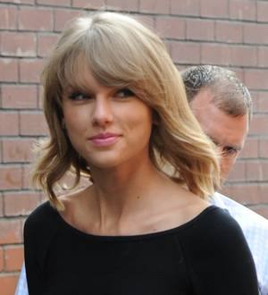 Taylor Swift invites students to free show