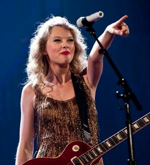 Swift delights with star-studded Nashville shows