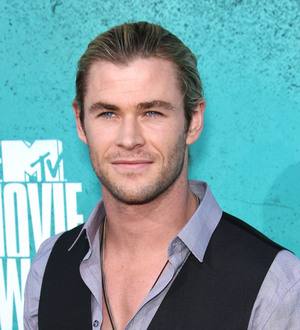 Chris Hemsworth lulls his daughter to sleep with tiny harmonica