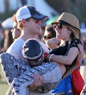 Roberts and Overstreet show off love at Coachella