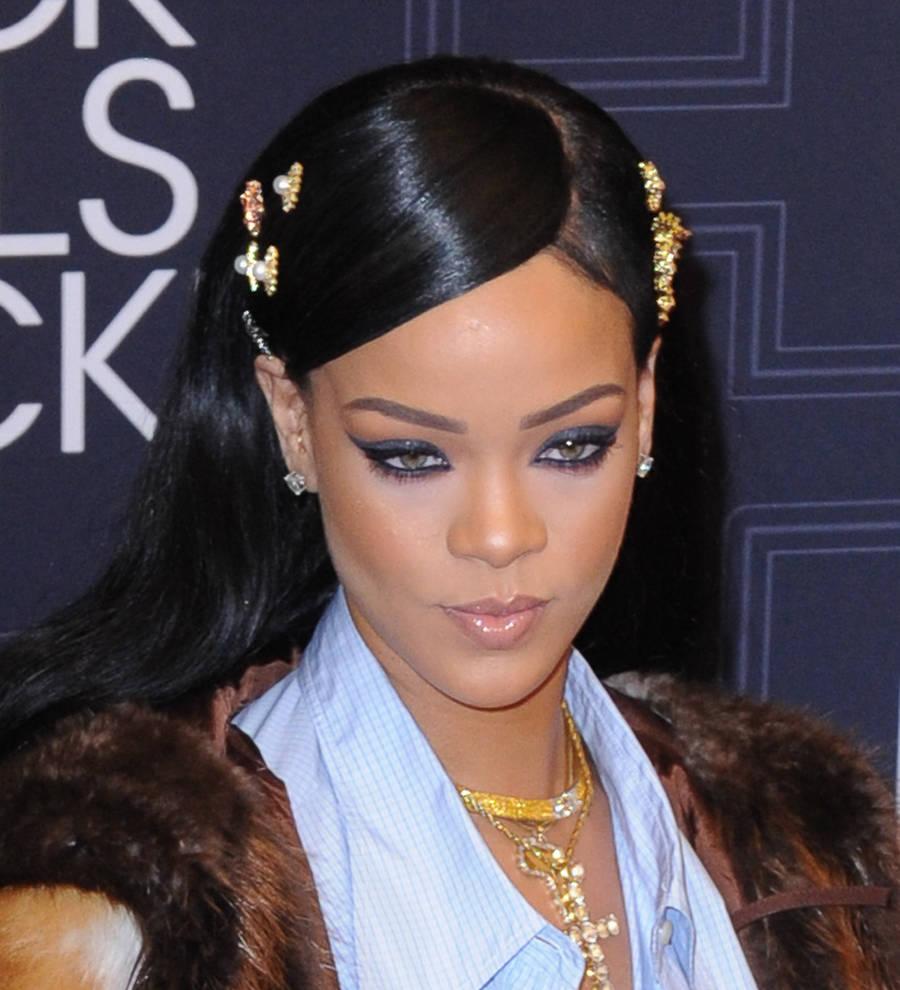 Rihanna ties Beatles chart record in U.S.
