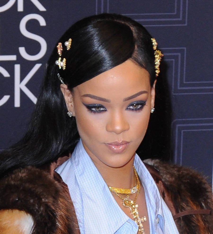 Rihanna ties Beatles chart record in U.S.