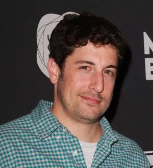 Jason Biggs strips in a bid to raise cash for charity