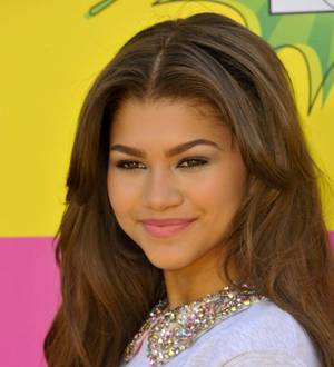 Zendaya inks book deal at 16
