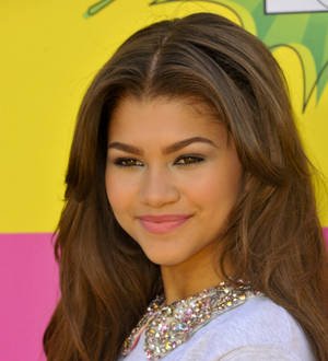 Zendaya inks book deal at 16