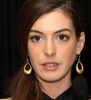 Anne Hathaway channels Susan Boyle in new movie