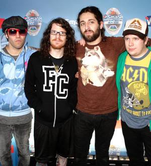 Fall Out Boy stars treat British fans to pizza at London show