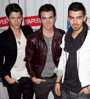 Jonas Brothers land Most Epic VMA Moment