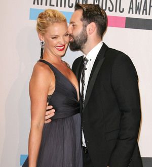 Josh Kelley releases new music video featuring baby daughter
