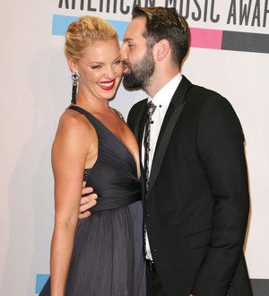 Josh Kelley releases new music video featuring baby daughter