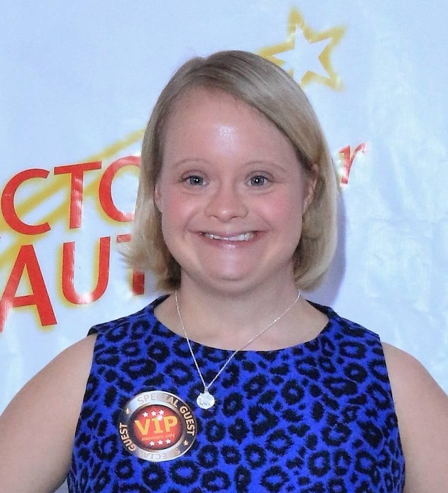 Glee alum Lauren Potter is engaged