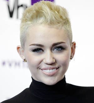 Miley Cyrus gets tattoo from Kat Von D