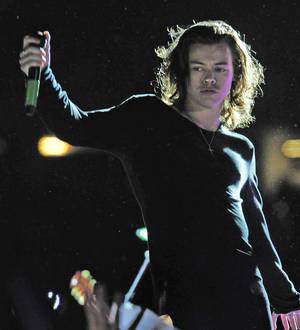 One Direction halt Dubai concert over safety fears