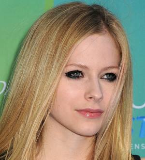 Avril Lavigne bounces back from attack to record new music