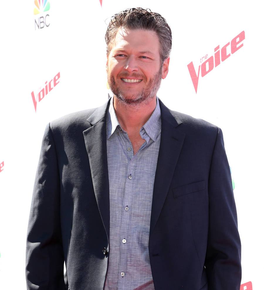 Blake Shelton surprising fans in Denver with another free gig