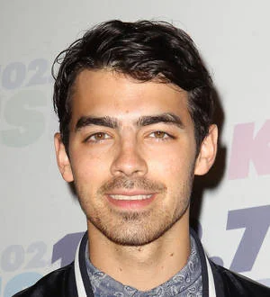 Joe Jonas volunteers in Oklahoma