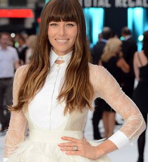 Jessica Biel suffers for fashion at Total Recall premiere