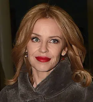 Kylie Minogue fights back tears remembering Michael Hutchence