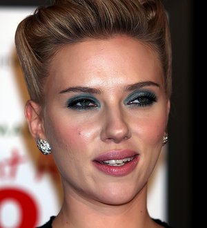 Scarlett Johansson not dating guitarist Dan White