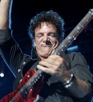 Journey star caught up in Salahi divorce