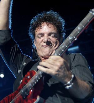Journey star caught up in Salahi divorce