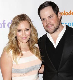Hilary Duff splits from Mike Comrie