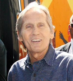 Cancer-stricken Levon Helm receives celeb prayers