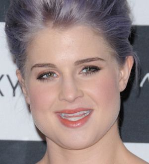 Kelly Osbourne's painful stage mishap