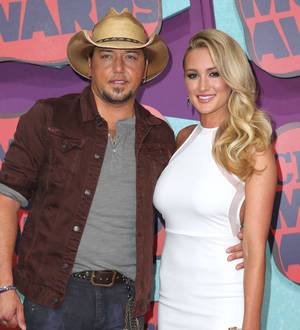 Jason Aldean engaged to Brittany Kerr