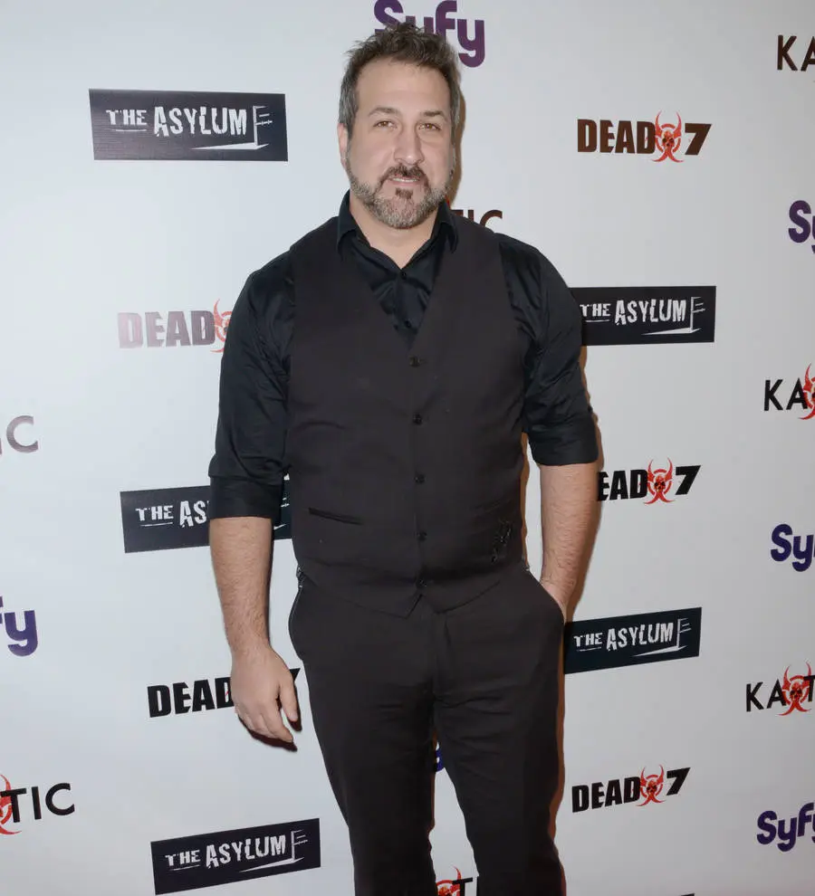 Joey Fatone joins 98 Degrees for one night only