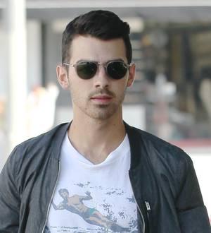 Joe Jonas celebrates birthday with Miley Cyrus impersonator