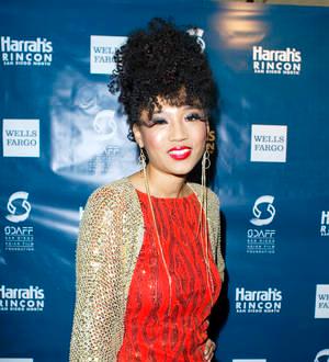 Michael Jackson's backing singer an early favorite on The Voice