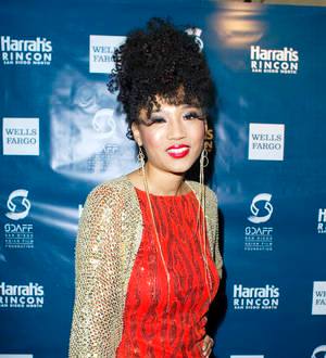 Michael Jackson's backing singer an early favorite on The Voice