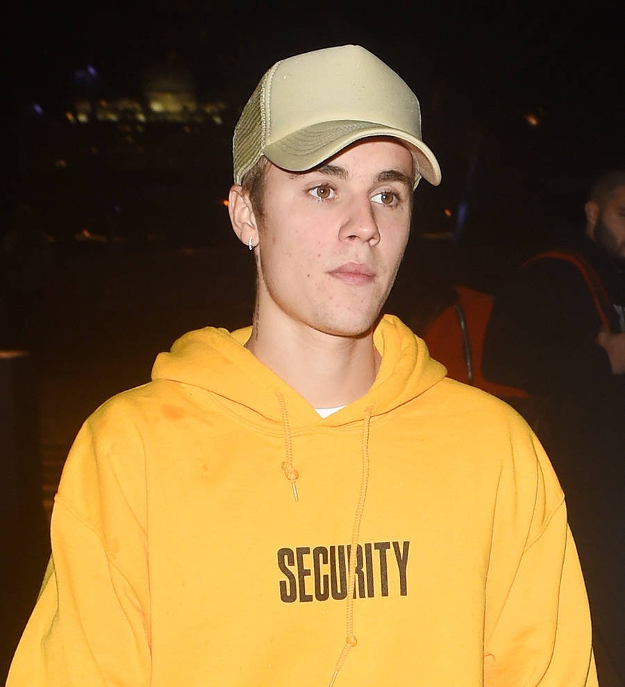 Justin Bieber's bottom exposed by overzealous fan in Prague