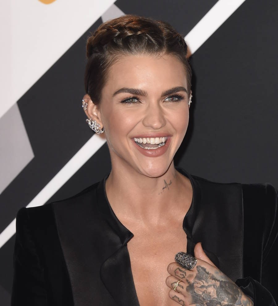 Ruby Rose stung by jellyfish